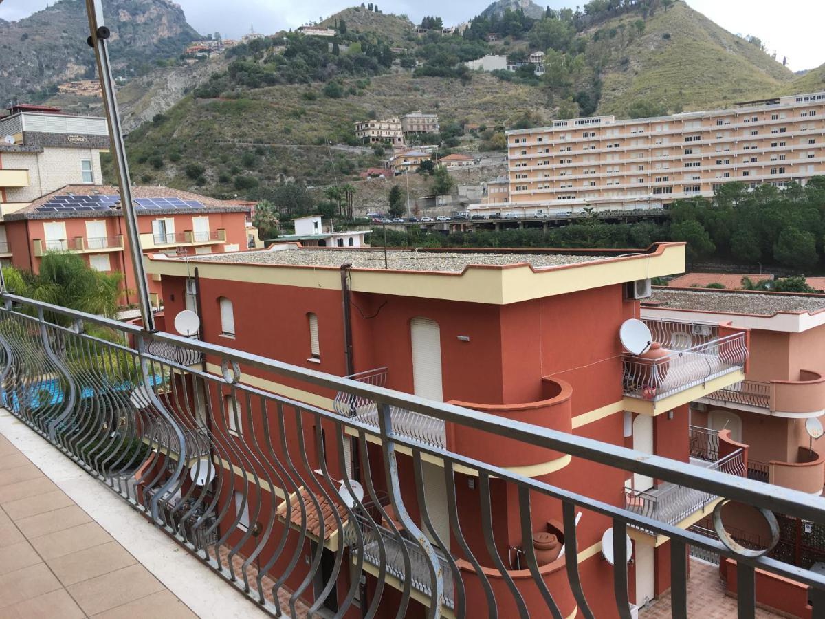 Residence La Fenice Ff Giardini Naxos Exteriör bild