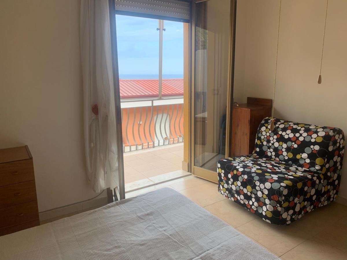 Residence La Fenice Ff Giardini Naxos Exteriör bild