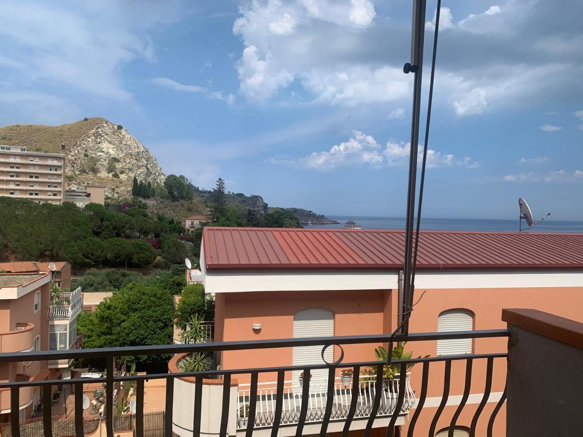 Residence La Fenice Ff Giardini Naxos Exteriör bild
