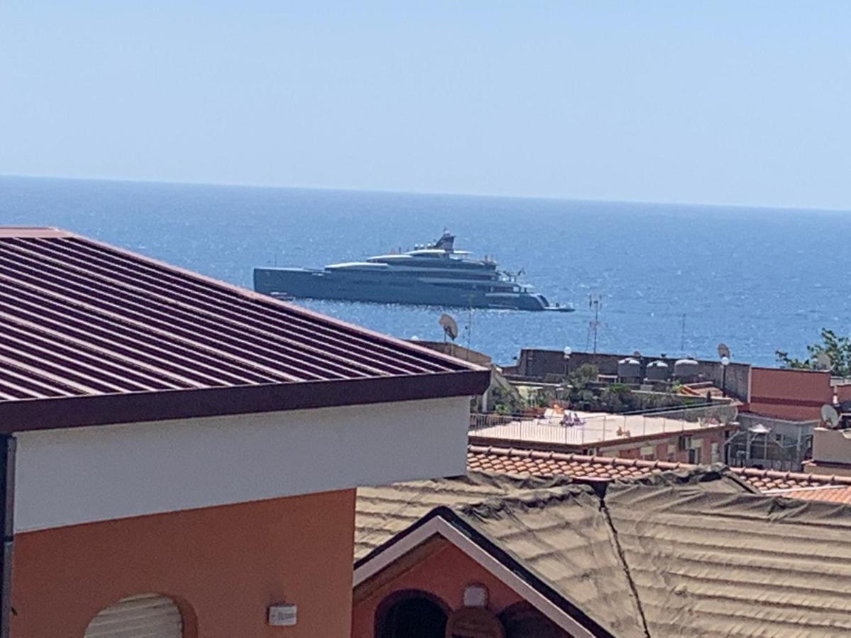 Residence La Fenice Ff Giardini Naxos Exteriör bild