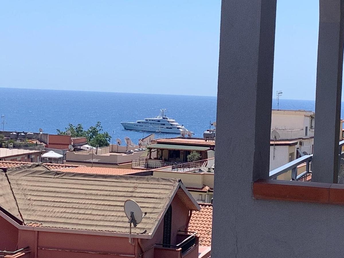 Residence La Fenice Ff Giardini Naxos Exteriör bild